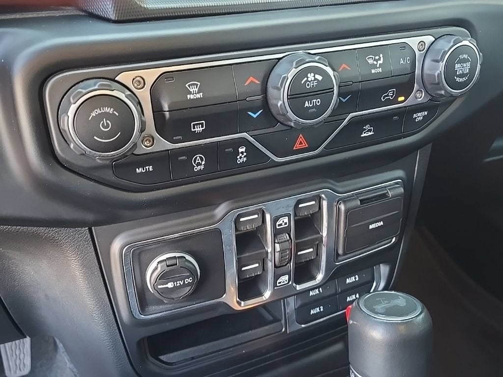 2023 Jeep Wrangler 4-Door Sahara Altitude 4x4