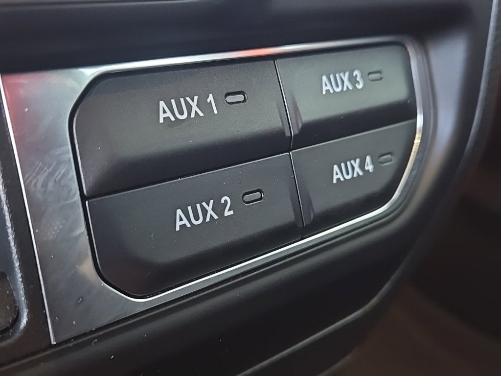 2023 Jeep Wrangler 4-Door Sahara Altitude 4x4