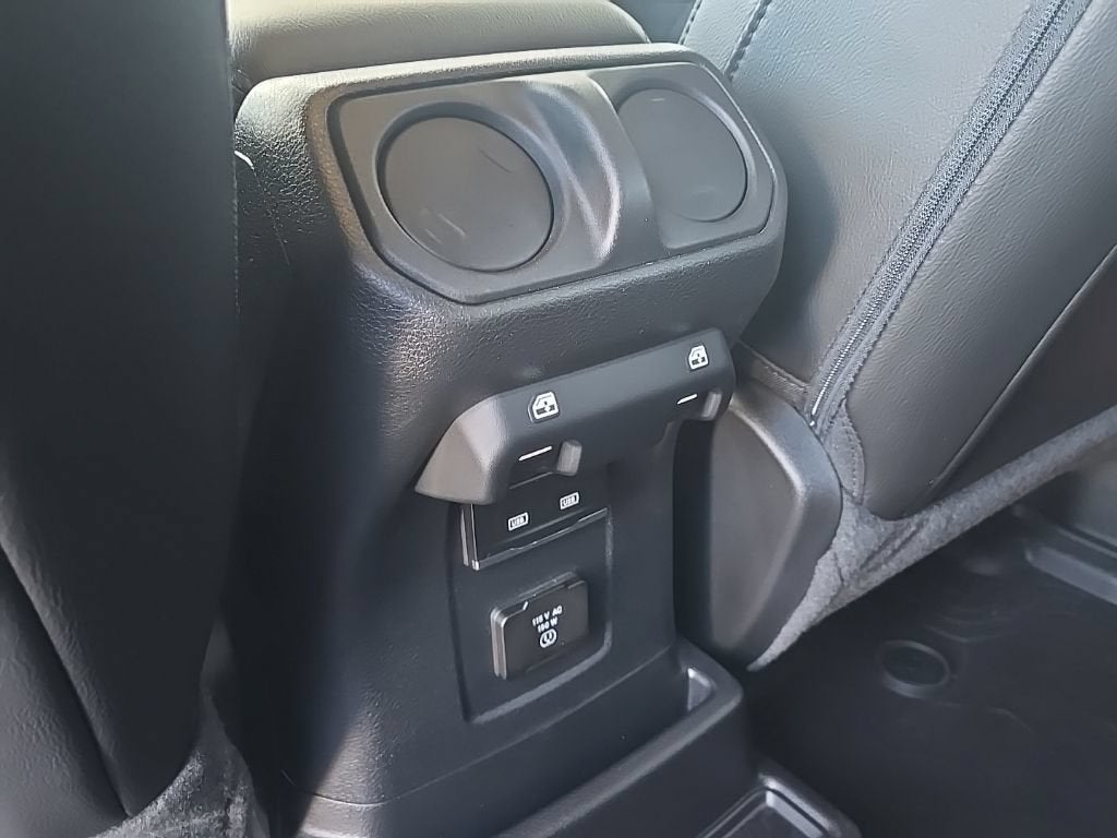 2023 Jeep Wrangler 4-Door Sahara Altitude 4x4