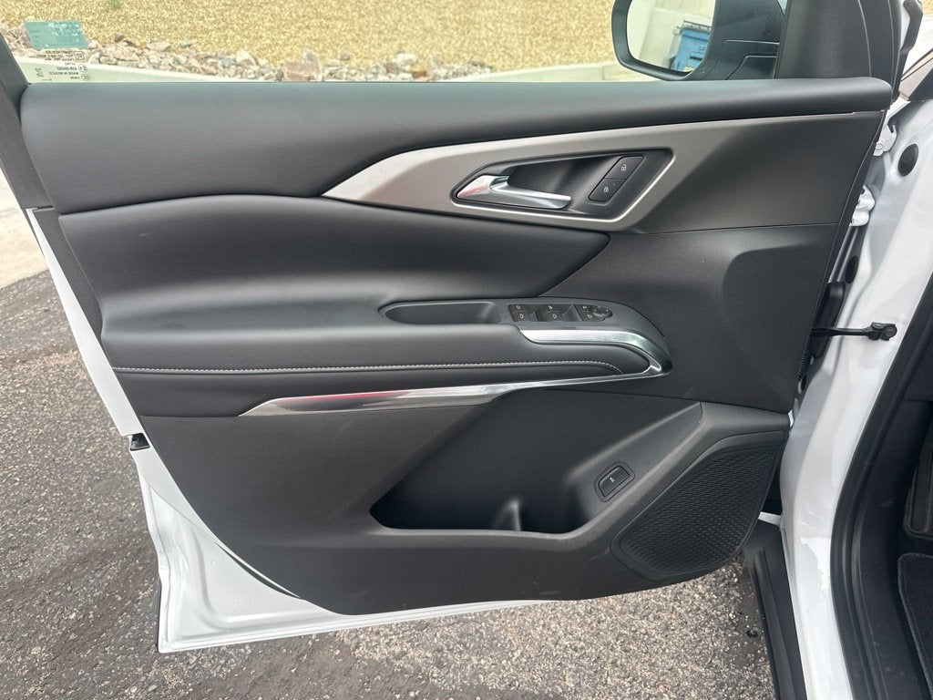 2027 Chevrolet Traverse LT - Photo 10