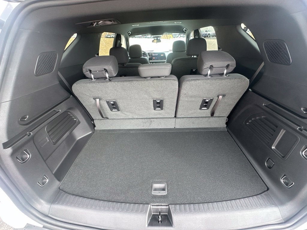 2027 Chevrolet Traverse LT - Photo 31