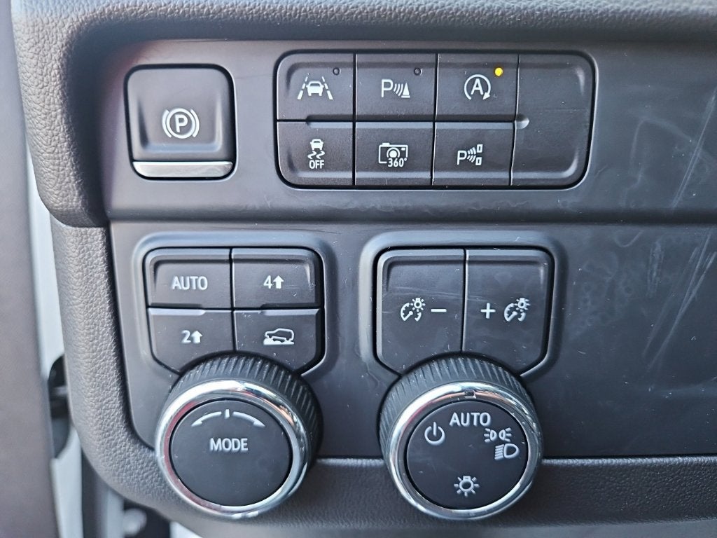 2025 Chevrolet Suburban LT