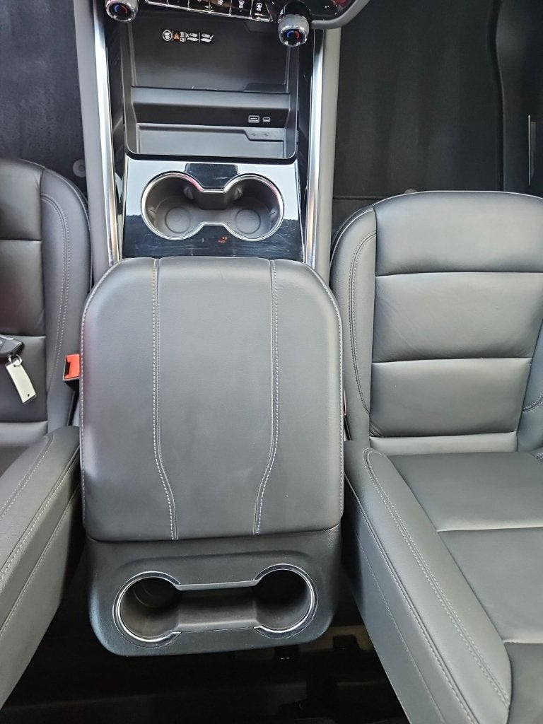 2025 Chevrolet Suburban LT