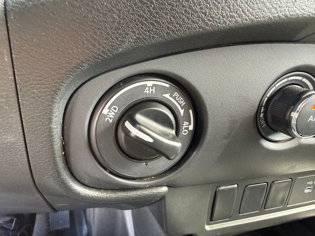 2024 Nissan Frontier SV