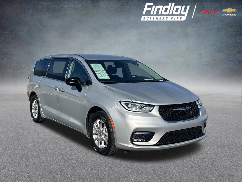 2024 Chrysler Pacifica Touring L's photo