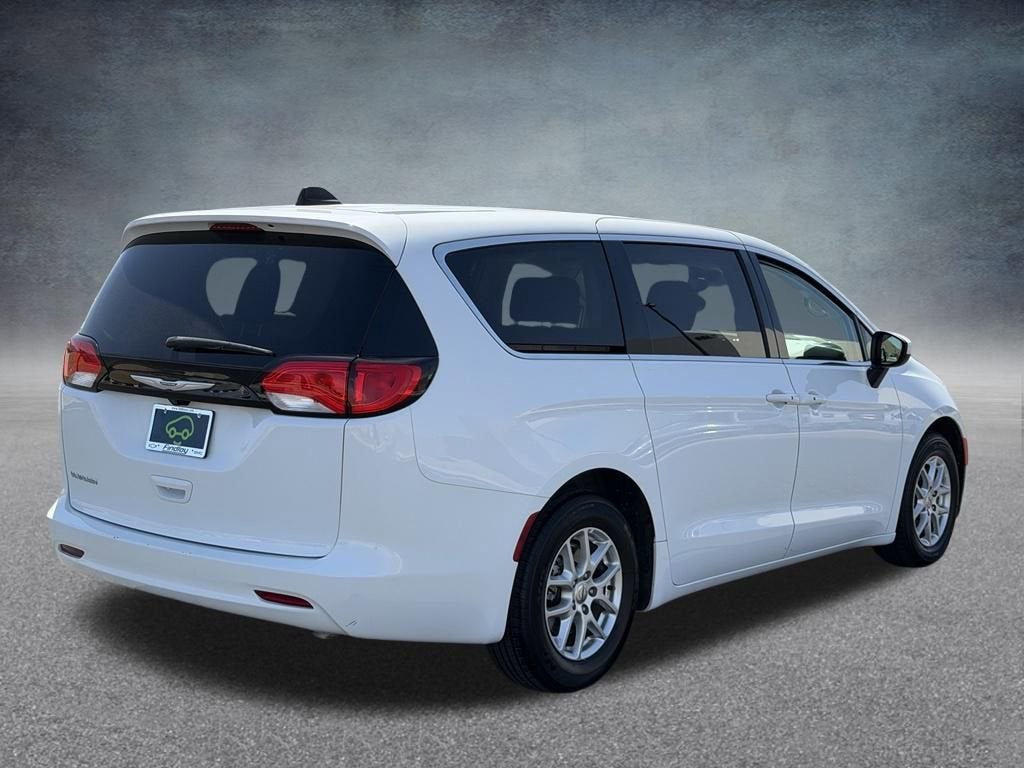 2023 Chrysler Voyager LX