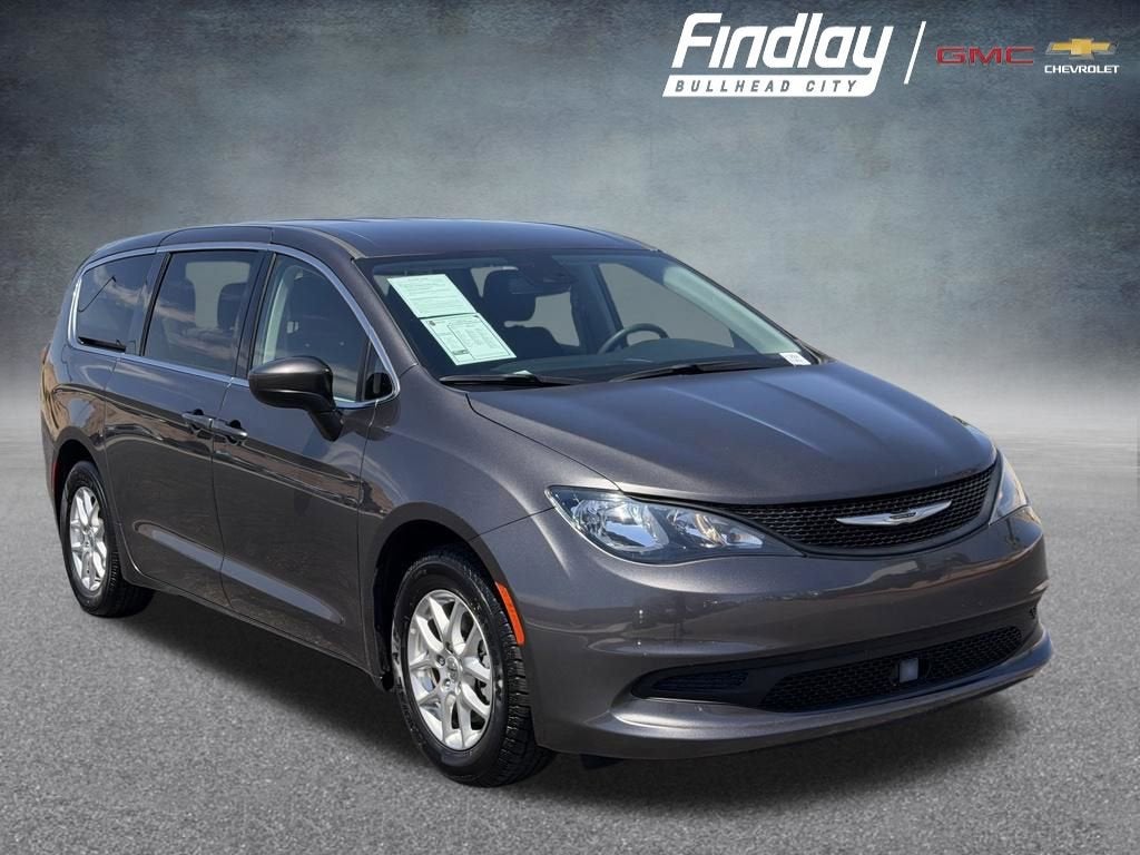 2023 Chrysler Voyager LX's photo