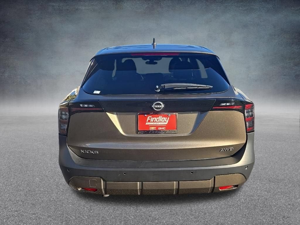 2025 Nissan Kicks SV