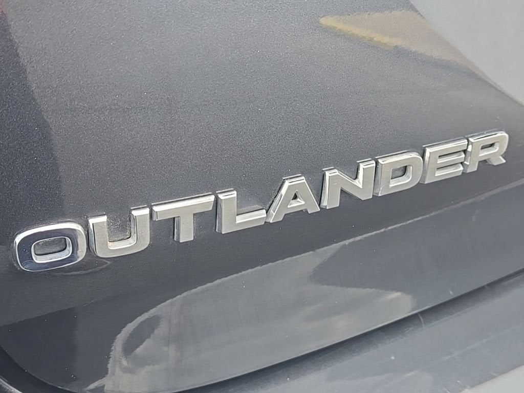 2025 Mitsubishi Outlander SE