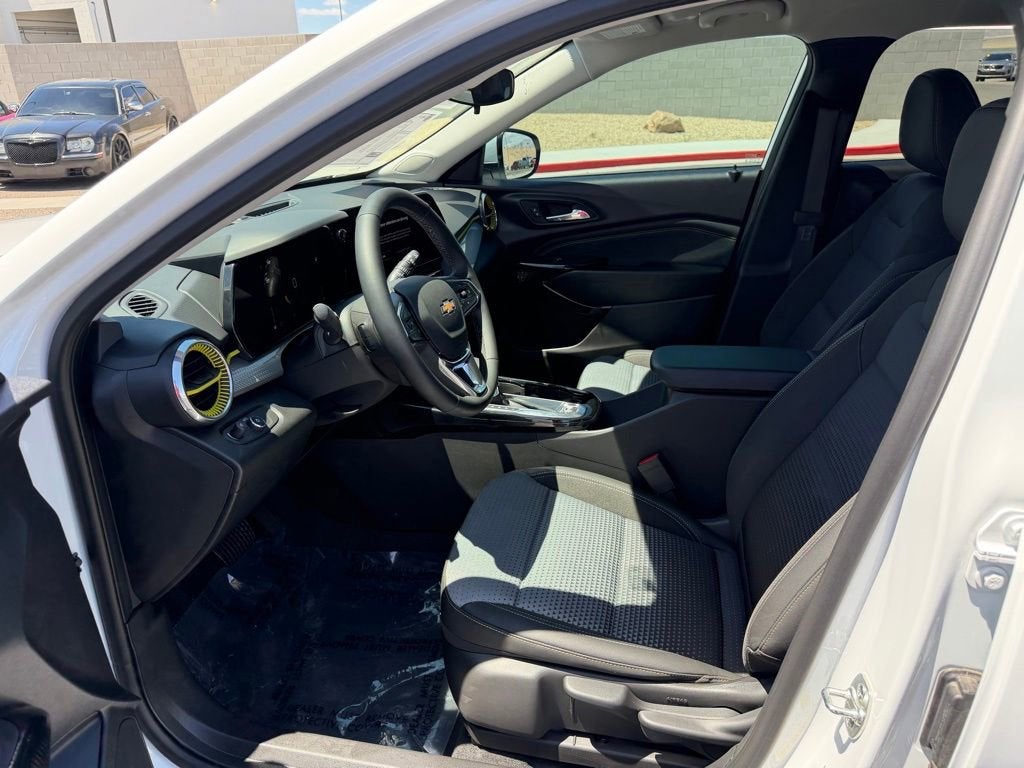 2025 Chevrolet Trax LT - Photo 12