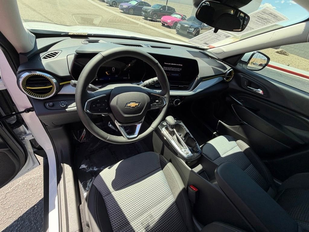 2025 Chevrolet Trax LT - Photo 13