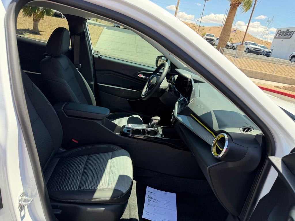 2025 Chevrolet Trax LT - Photo 14