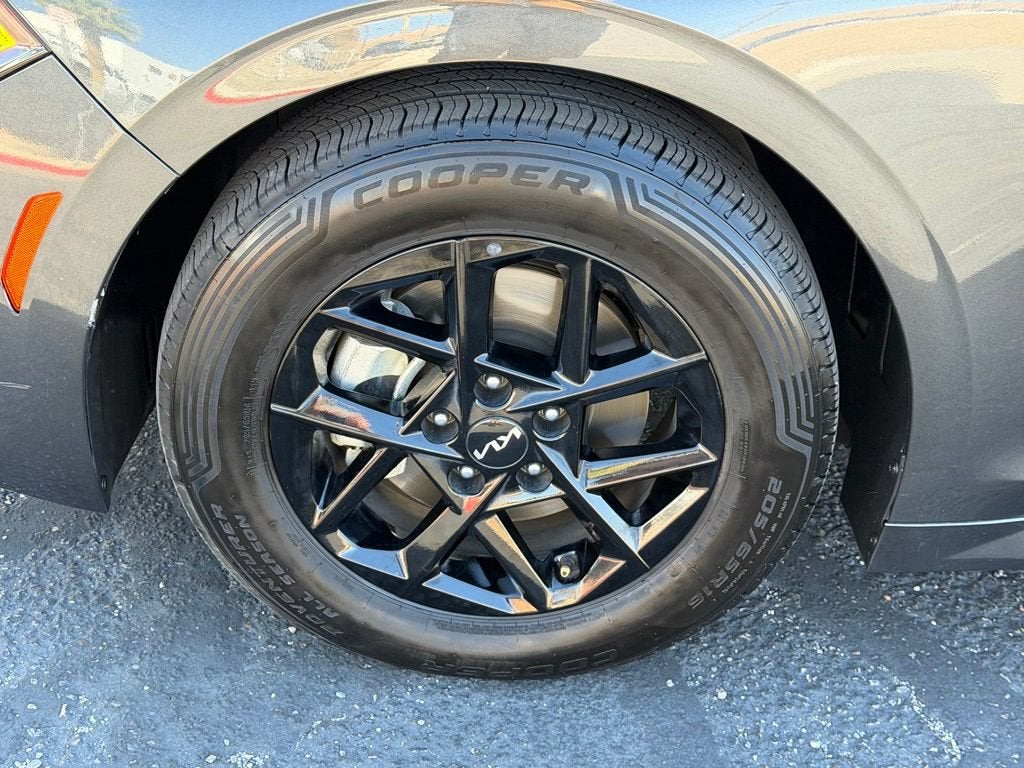 2025 Kia K5 LXS