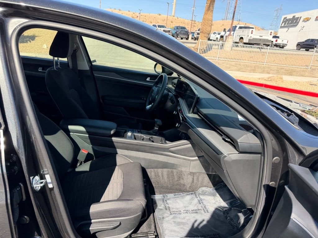 2025 Kia K5 LXS