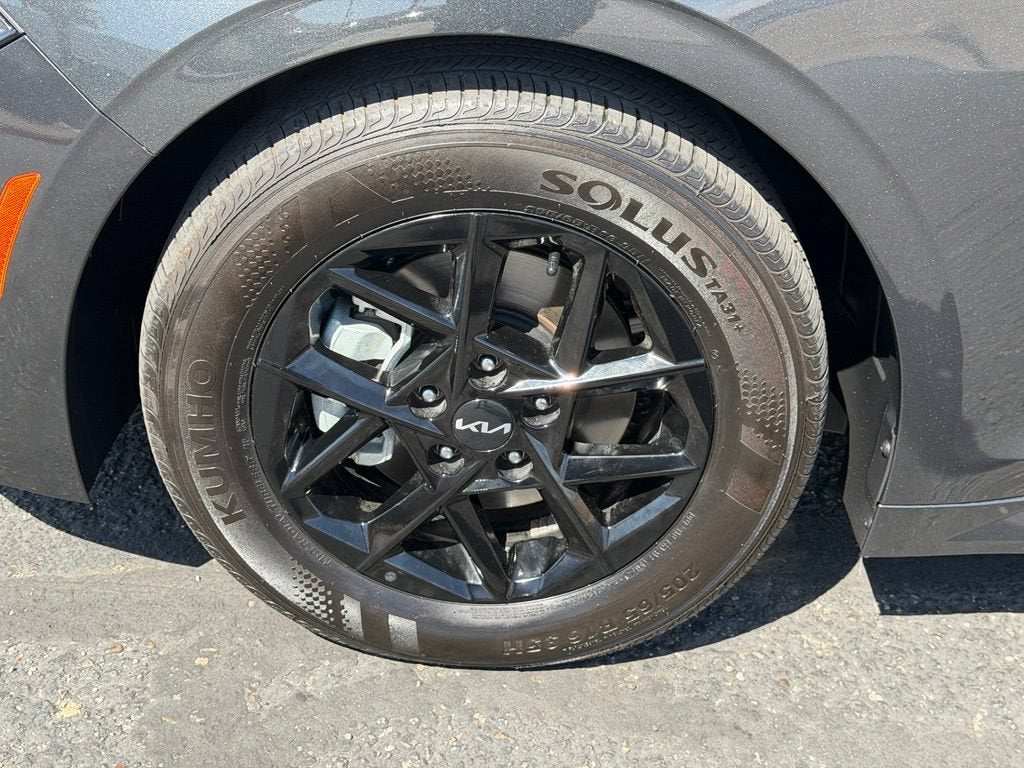 2025 Kia K5 LXS - Photo 10