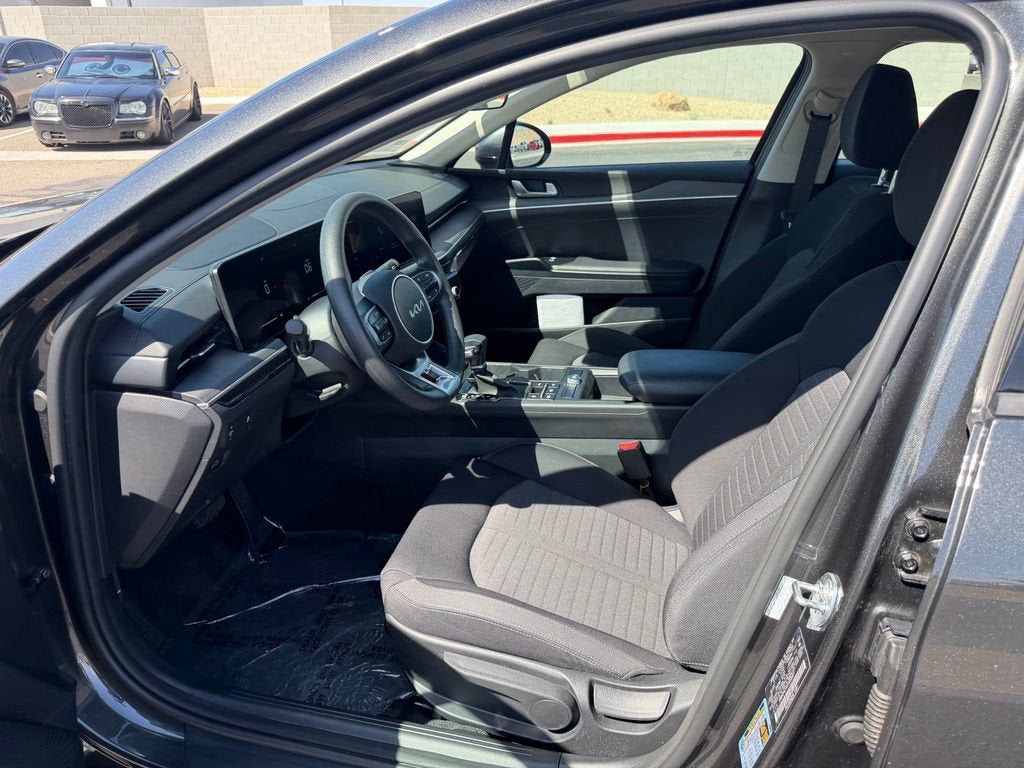 2025 Kia K5 LXS - Photo 11