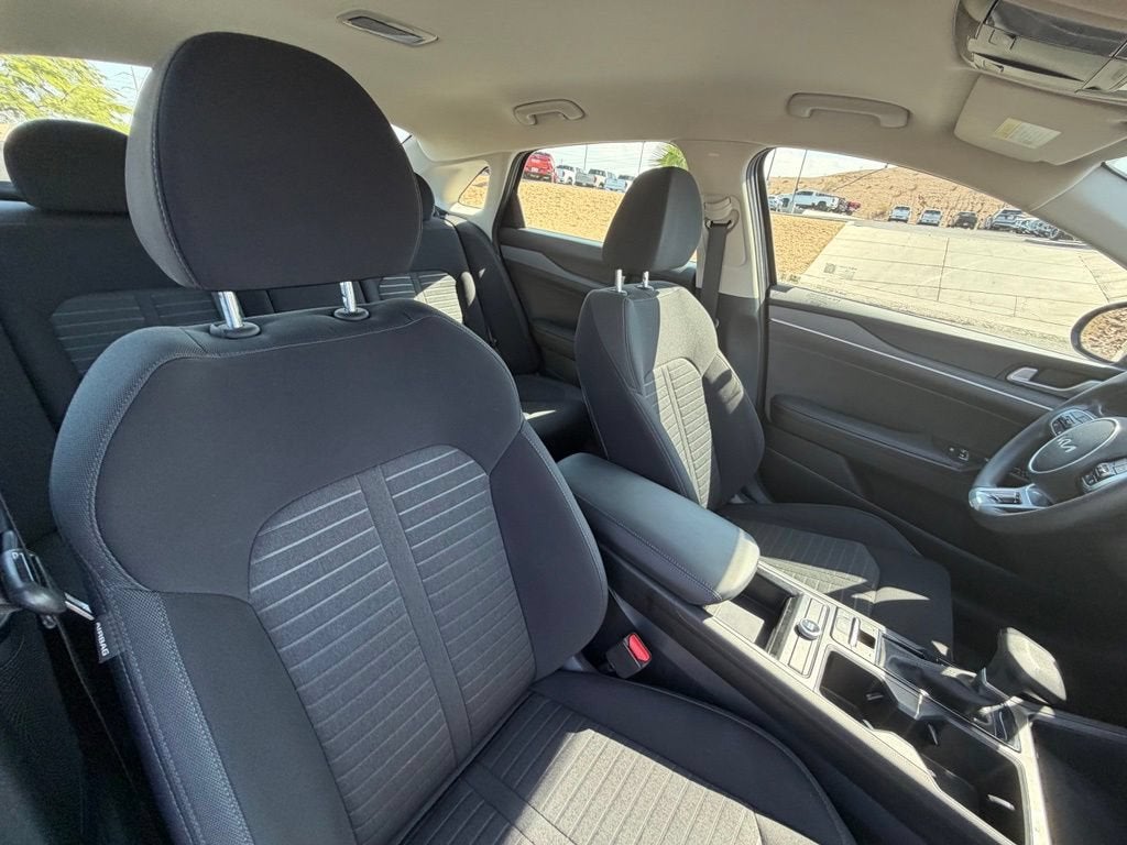 2025 Kia K5 LXS - Photo 14