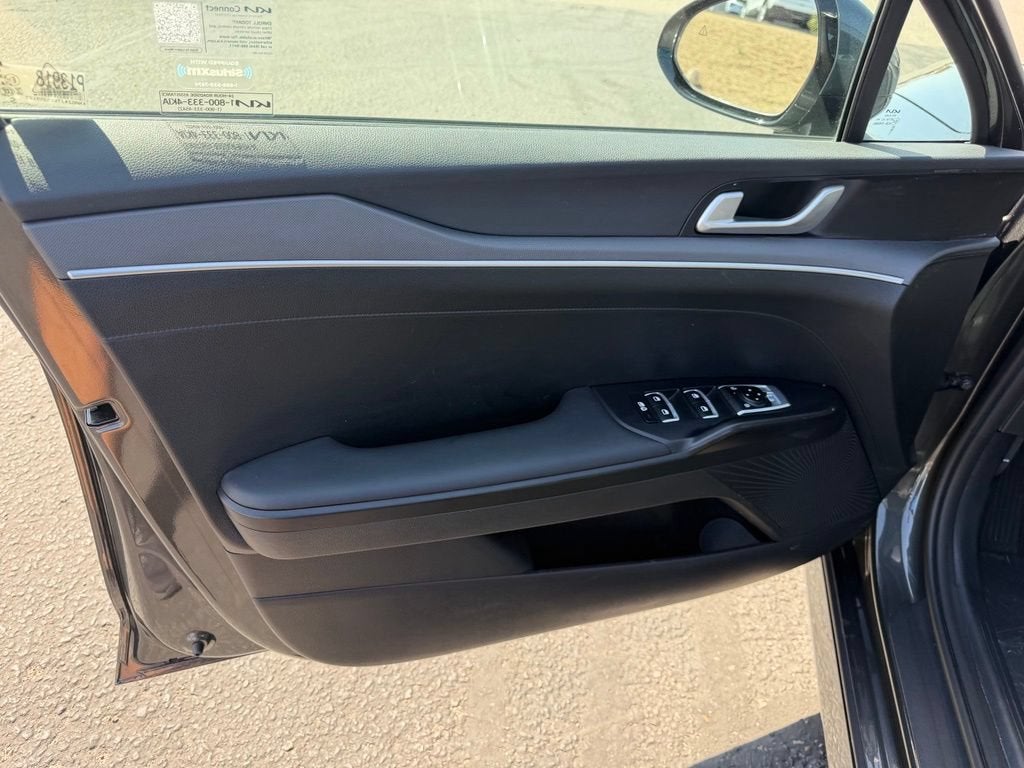 2025 Kia K5 LXS - Photo 19