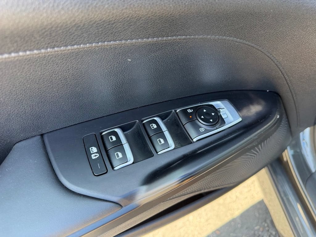 2025 Kia K5 LXS - Photo 21