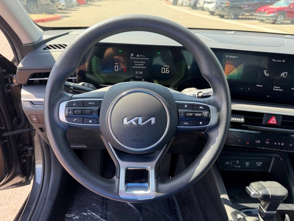 2025 Kia K5 LXS - Photo 22
