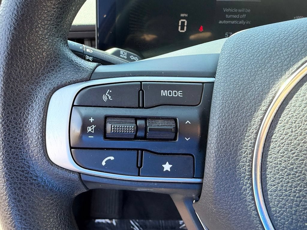2025 Kia K5 LXS - Photo 23