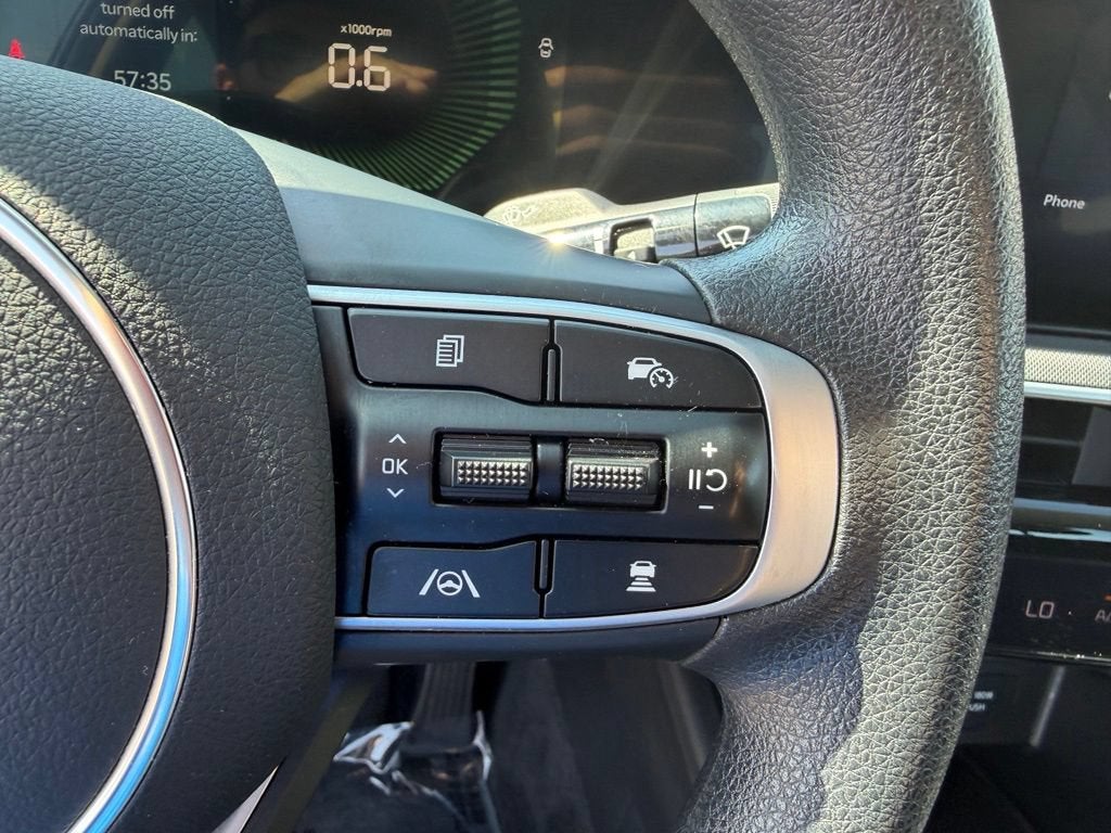 2025 Kia K5 LXS - Photo 24